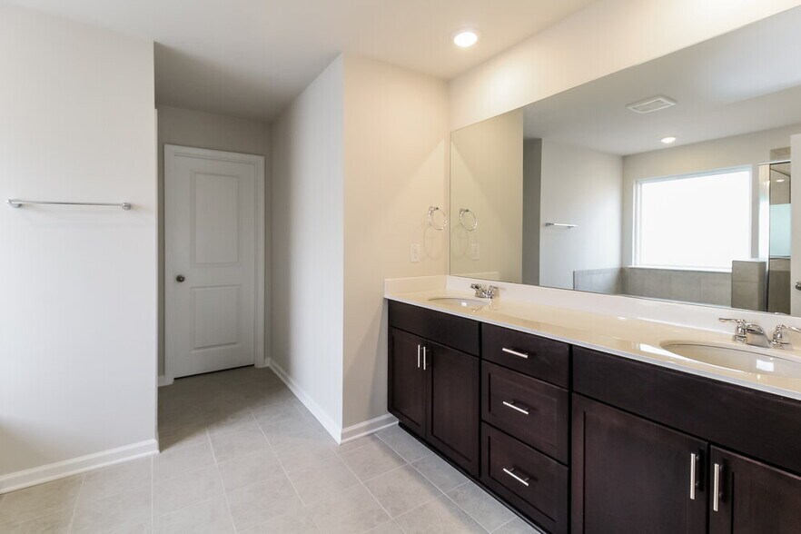 Building Photo - 730 Sara Mdw Rd