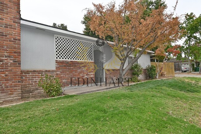 Building Photo - 412 W Sample Ave
