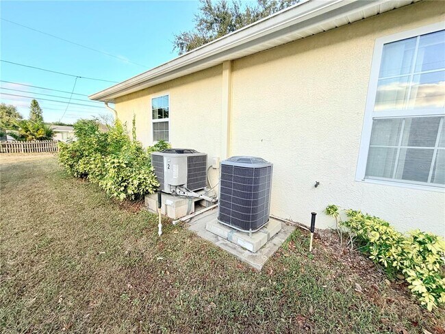 Building Photo - 1020 2nd Ave NW