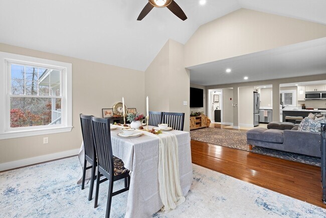 Building Photo - 123 Pond St