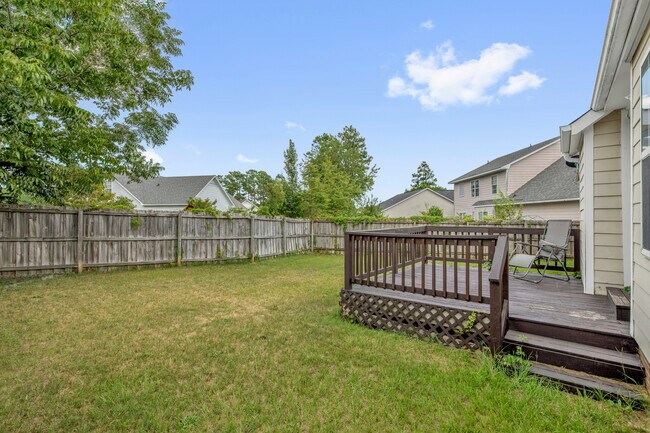 Building Photo - 703 Fairbluff Dr
