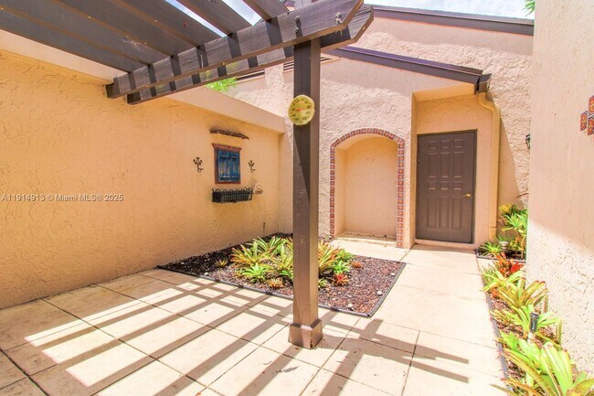 Building Photo - 5289 Fairway Woods Dr