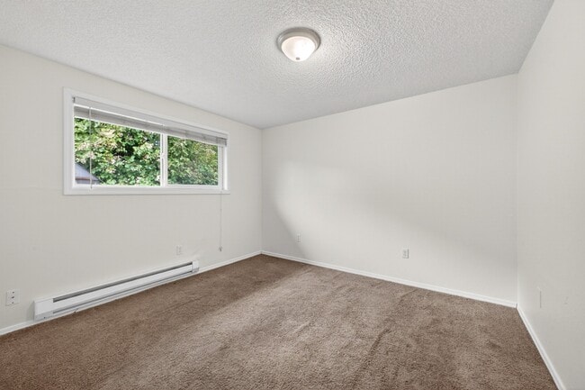 Building Photo - Cute 2 bedroom Near Downtown Tacoma & I-5