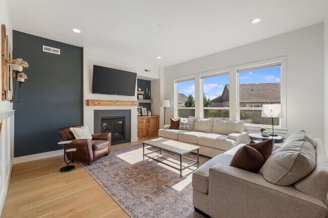 Building Photo - Beautiful 4 bed 2.5 bath home