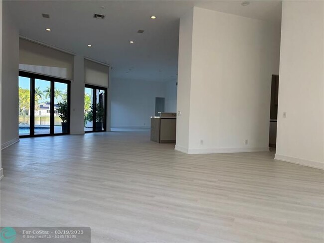 Building Photo - 2550 Jardin Terrace
