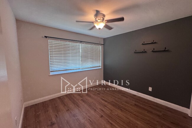 Building Photo - 930 Olive Dr