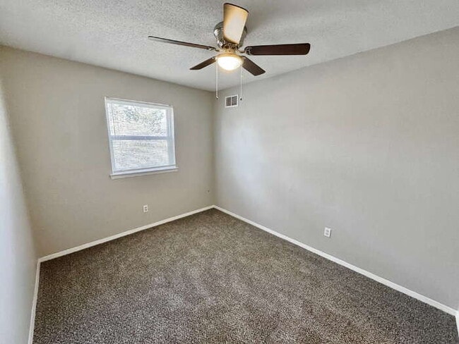 Building Photo - 1742 E Holmes Rd