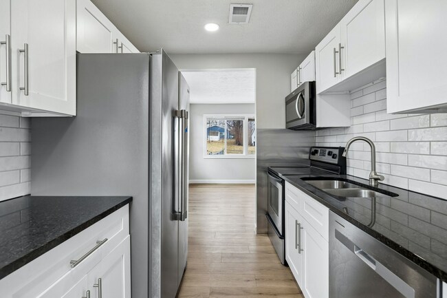 Building Photo - 3111 S 40th St