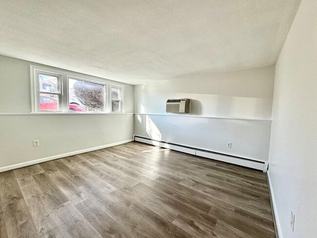 Building Photo - 206 High St