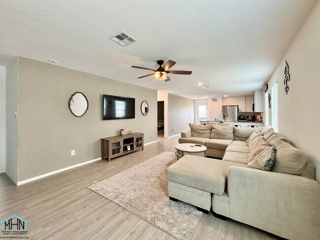 Building Photo - Welcome Home to this Charming 3-Bedroom 2-...