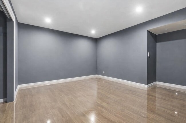 Building Photo - 6 Mulberry Ln