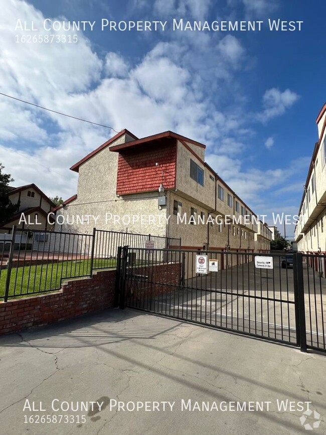 Building Photo - Beautiful townhouse for rent in Monterey P...