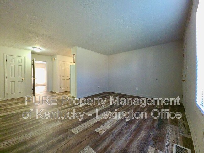 Building Photo - 164 Landings Dr