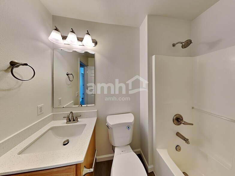 Building Photo - 17712 2nd Ave Ct E