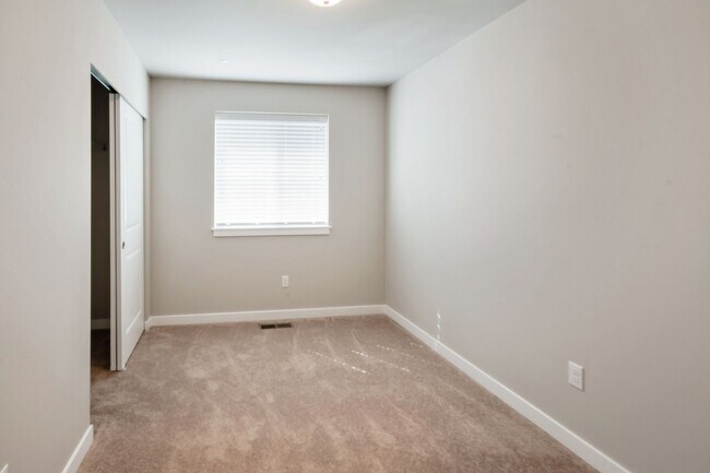 Building Photo - Newly Built 4bd 2.5ba in LSSD