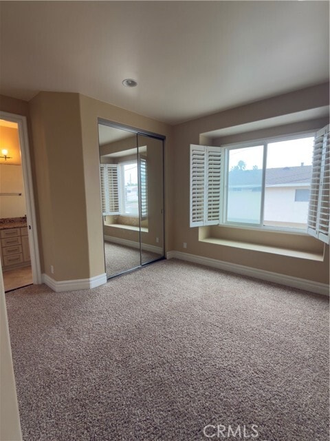 Building Photo - 211 Chicago