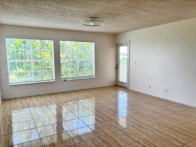 Building Photo - 6292 La Costa Dr