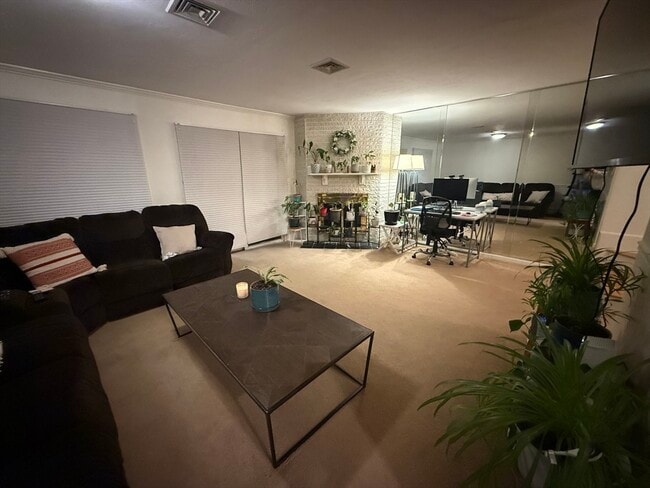 Building Photo - 84 Walpole St