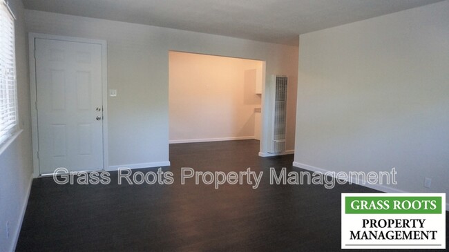 Primary Photo - 256 Racetrack St