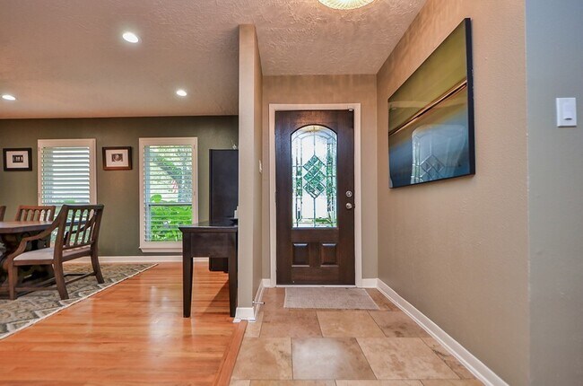 Building Photo - 4629 Briarbend Dr