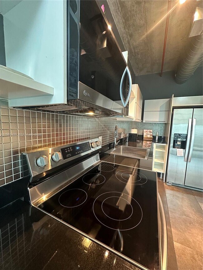 Building Photo - 690 SW 1st Ct