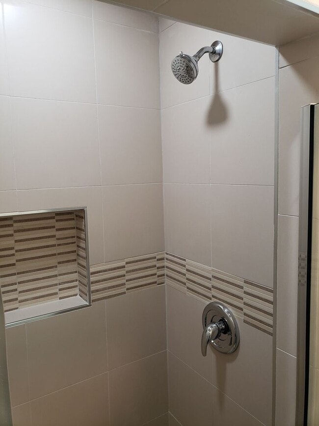 Building Photo - Newly Remodeled 1 Bedroom / Call or text O...