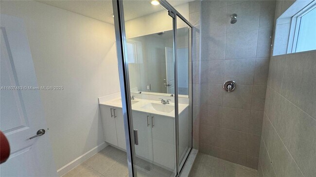 Building Photo - 5130 SW 37th St