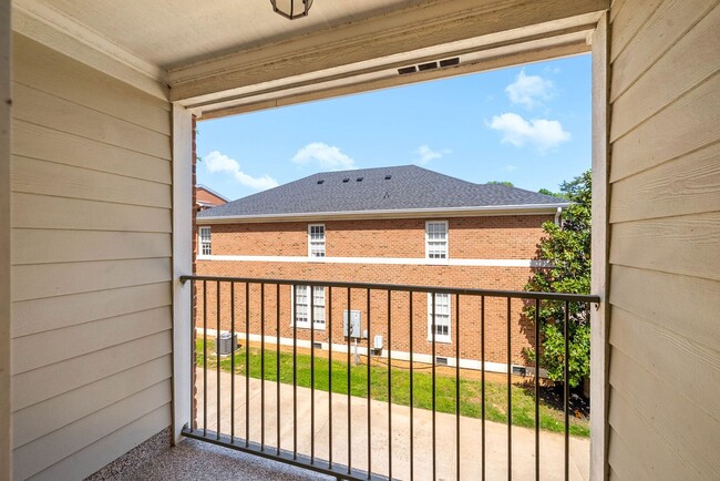Building Photo - 2 Bedroom 2 1/2 Bath Dog Friendly Condo Fo...