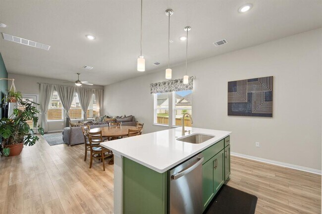 Building Photo - 11800 Seaside Wds Dr