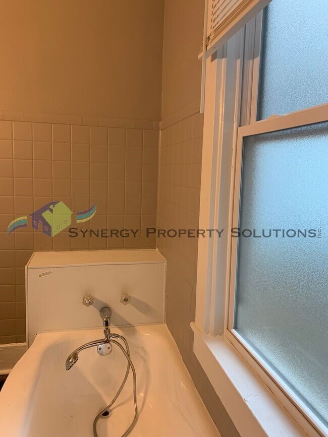 Building Photo - Galion Home