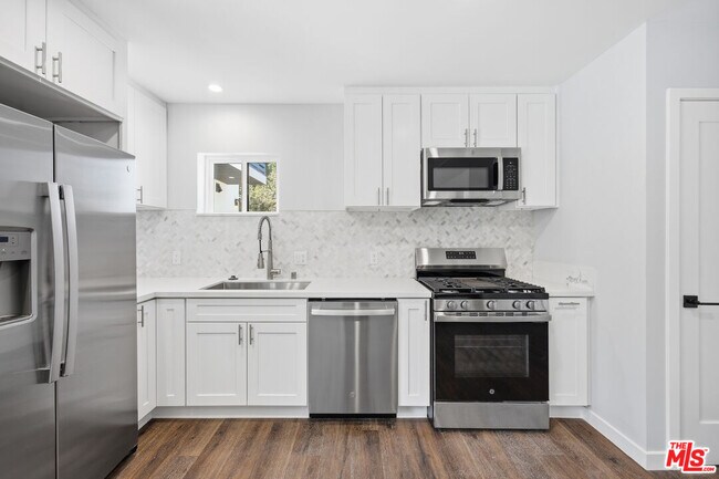 Building Photo - 3121 Oakhurst Ave