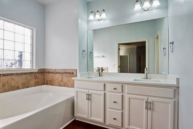 Building Photo - Looking for one-level living in one of Chelsea’s most-loved communities!