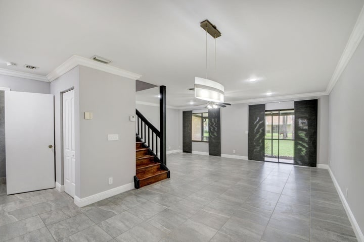 Building Photo - 1105 Maplewood Dr