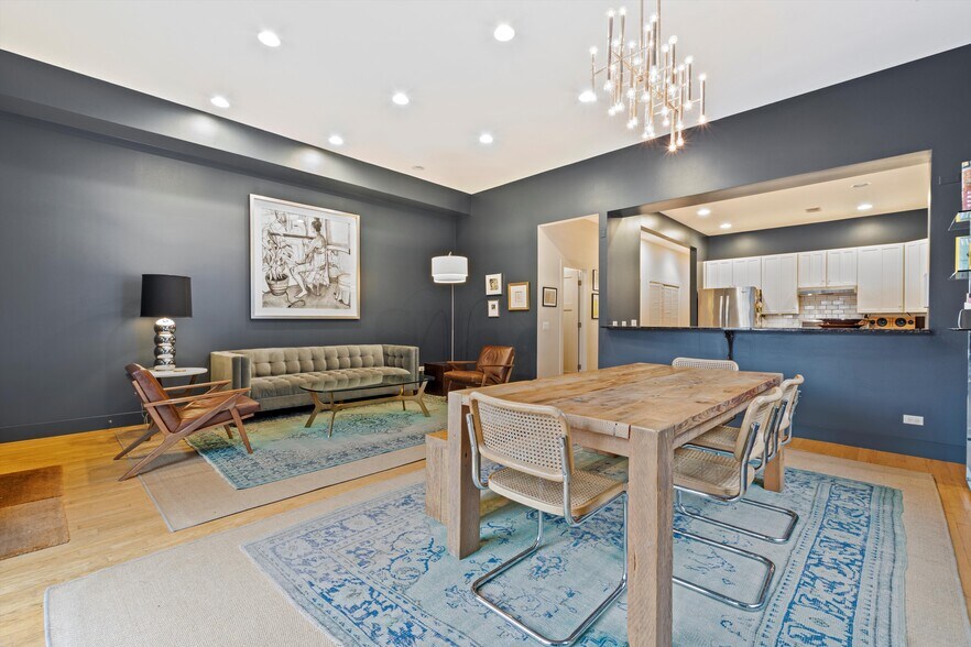 Building Photo - 4532 N Damen Ave