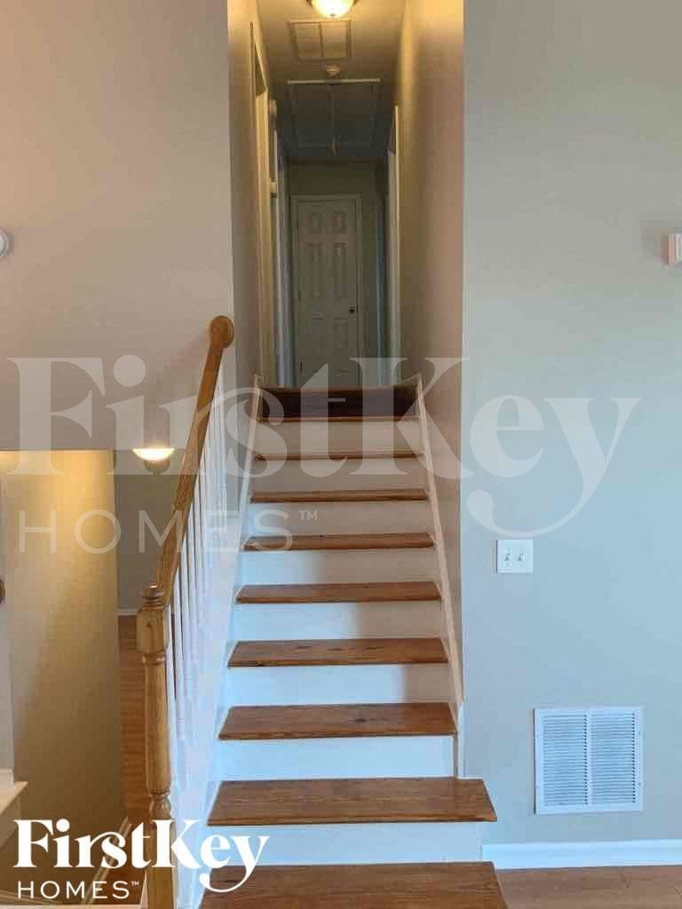 Building Photo - 1253 Waymar Ct SW