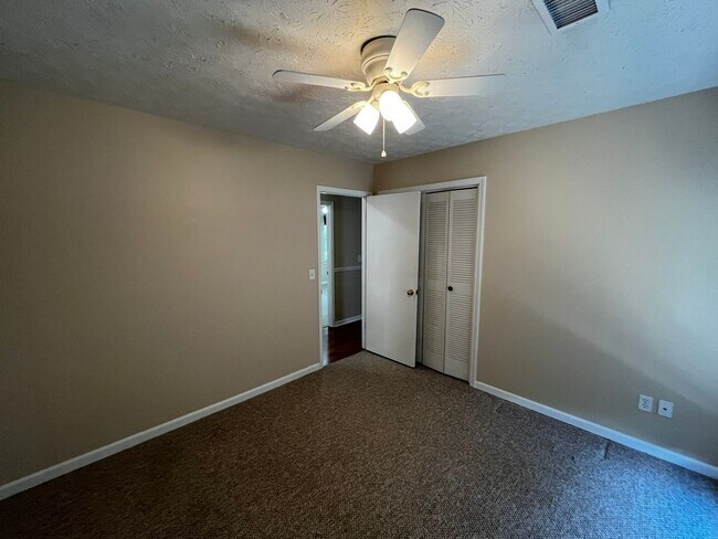 Building Photo - Beautiful New to Market!