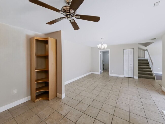 Building Photo - 128 Lake Point Ln