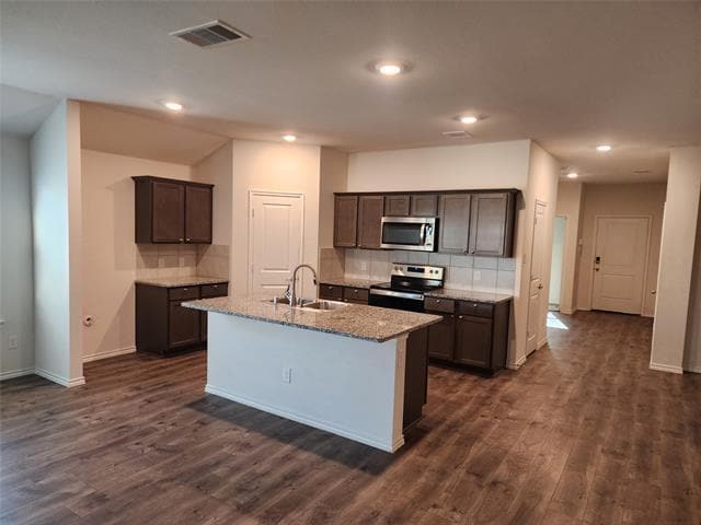 Building Photo - 106 Admiral Ln