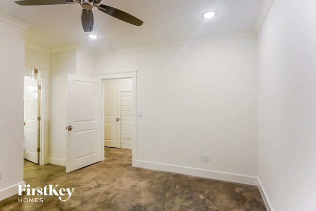 Building Photo - 2076 Elzey Ave