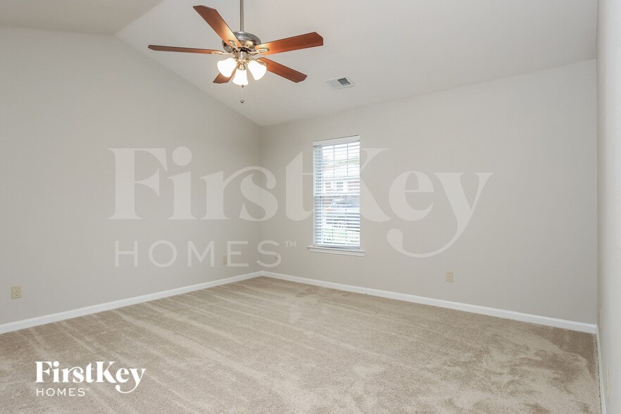 Building Photo - 4 Franklinwood Dr