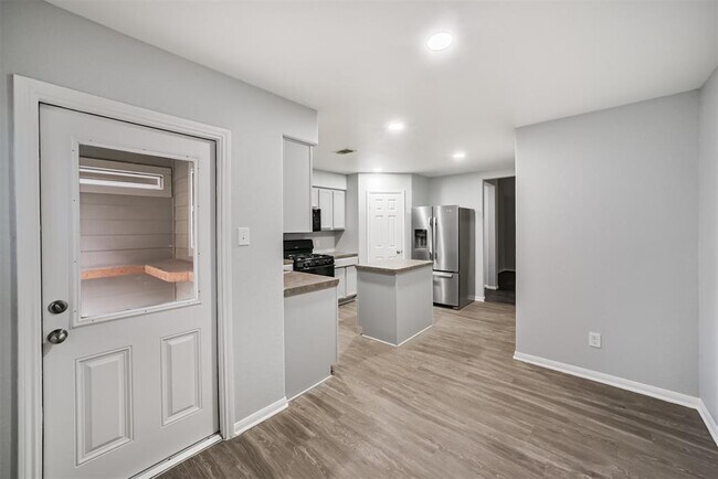 Building Photo - 14906 Twilight Knl Trl