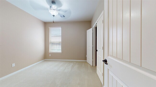 Building Photo - 12314 Meadow Breeze Dr