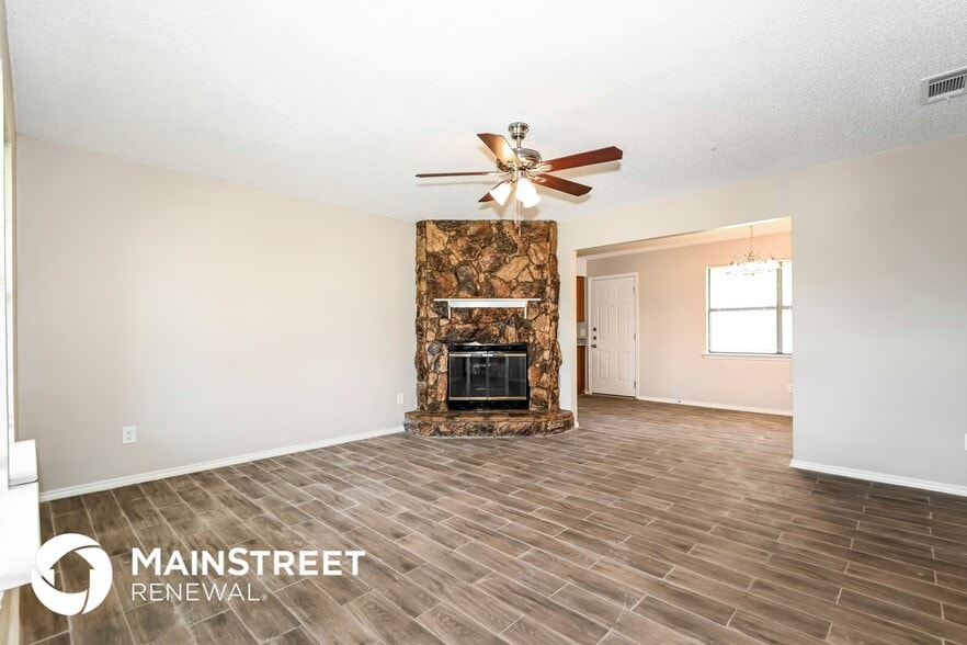 Building Photo - 1028 Eastridge Cir