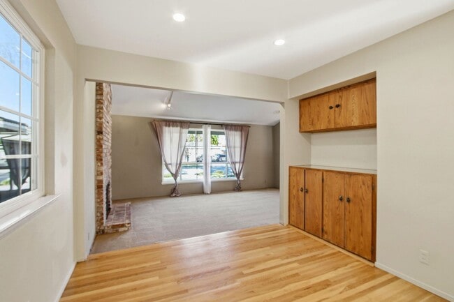 Building Photo - 6137 Banner Dr