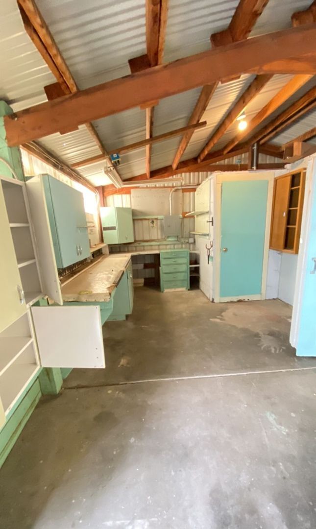 Building Photo - Great Little Home Out Of Town With Lots To...