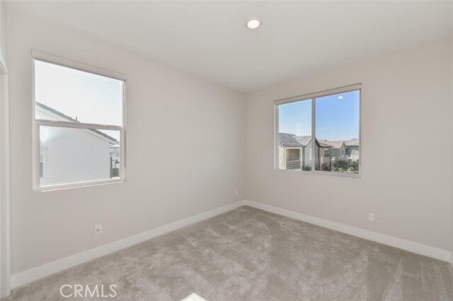 Building Photo - 132 Chorus