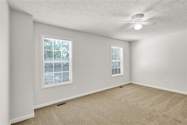 Building Photo - 119 Twin Pines Ct