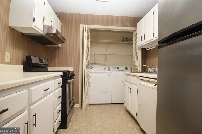 Building Photo - 574 Emory Oaks Way