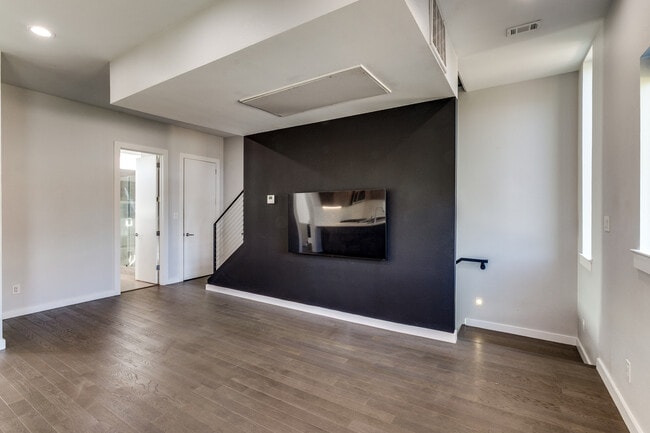 Building Photo - 4977 Zuma Ct