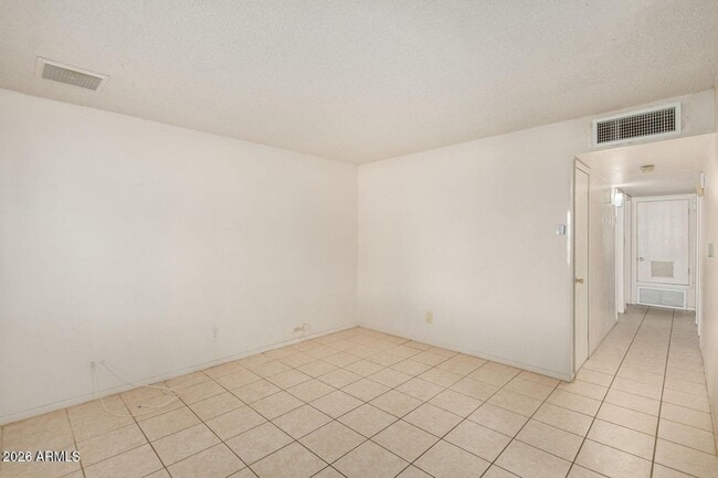 Building Photo - 516 W 9th St